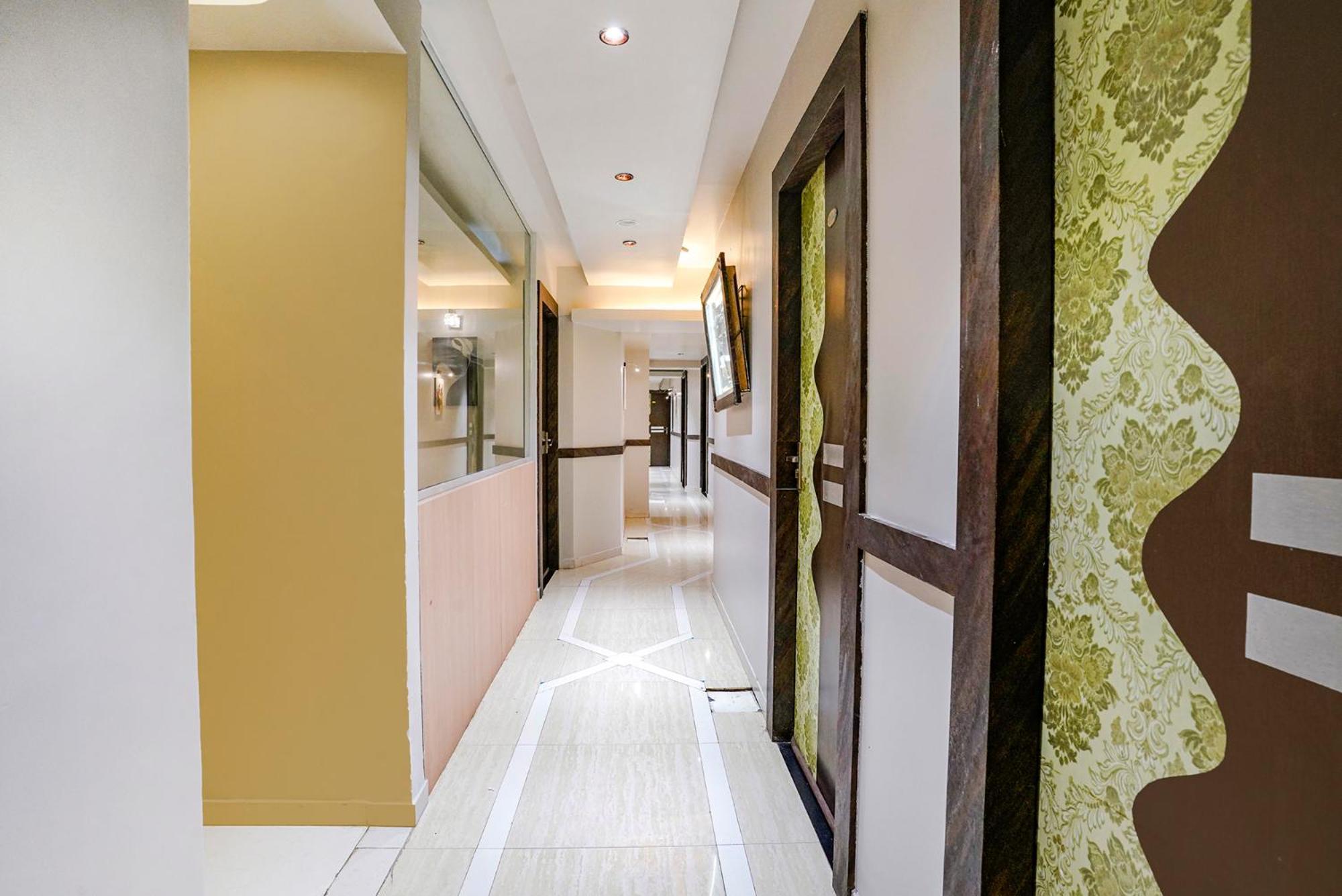 Fabexpress Amber Corp Inn - Nr Nesco Exhibition Center Мумбаи Экстерьер фото